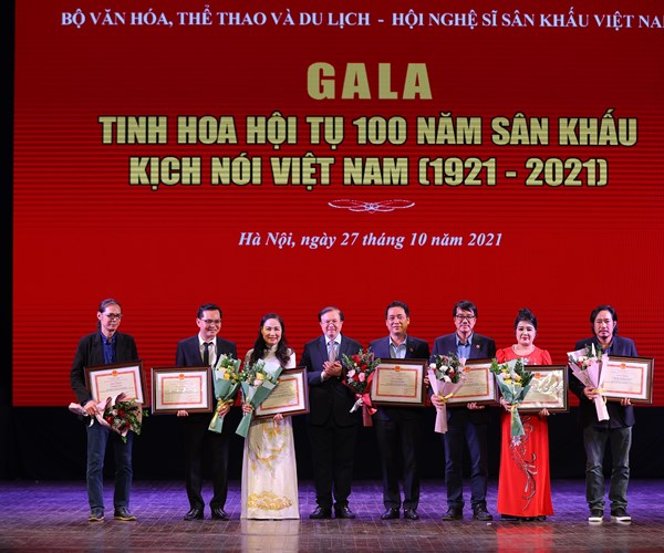 Các thế hệ nghệ sĩ kịch nói hội tụ tại Gala “Tinh hoa hội tụ 100 năm sân khấu kịch nói” - Anh 2
