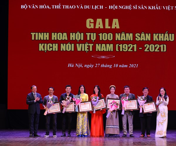 Các thế hệ nghệ sĩ kịch nói hội tụ tại Gala “Tinh hoa hội tụ 100 năm sân khấu kịch nói” - Anh 4