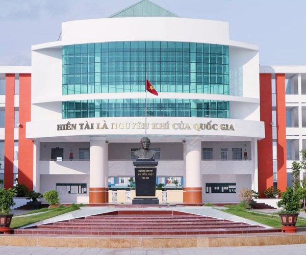 Kiên Giang đề xuất tiêm vắc xin cho học sinh để đến trường học trực tiếp - Anh 1