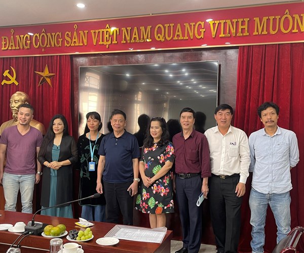 Hội đồng Trung ương thẩm định và phân loại phim truyện thay thế thành viên - Anh 1