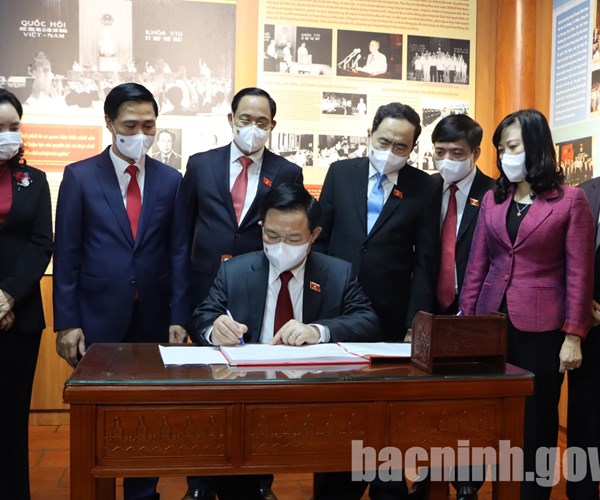 Dâng hương kỷ niệm 100 năm Ngày sinh đồng chí Lê Quang Đạo - Anh 3