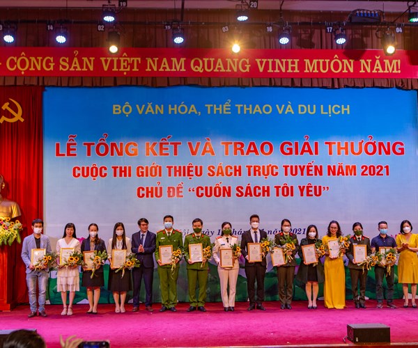 Trao giải cuộc thi Giới thiệu sách trực tuyến năm 2021 - Anh 3