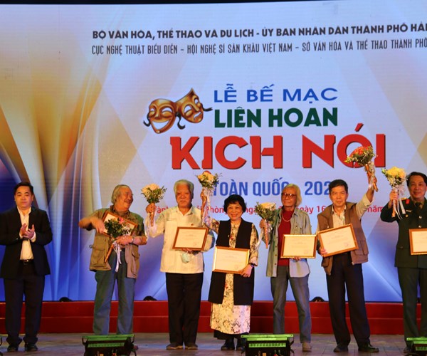 Bế mạc “Liên hoan Kịch nói toàn quốc 2021”: Trao giải cho những tác phẩm và nghệ sĩ xứng đáng - Anh 6