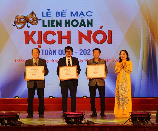 Bế mạc “Liên hoan Kịch nói toàn quốc 2021”: Trao giải cho những tác phẩm và nghệ sĩ xứng đáng - Anh 4