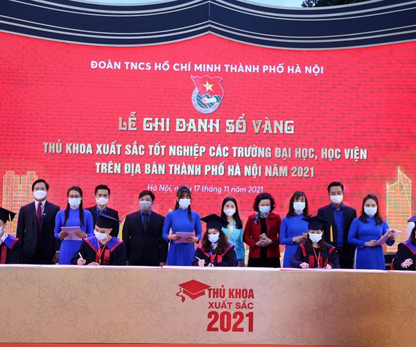 90 thủ khoa xuất sắc ghi danh sổ vàng tại Văn Miếu - Quốc Tử Giám - Anh 3