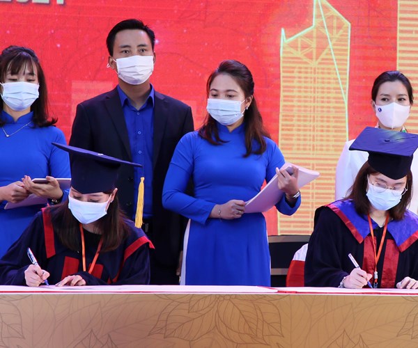 90 thủ khoa xuất sắc ghi danh sổ vàng tại Văn Miếu - Quốc Tử Giám - Anh 4