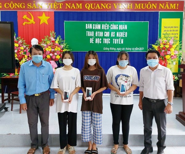 Tấm gương thầy giáo người dân tộc Hoa học tập và làm theo Bác - Anh 2