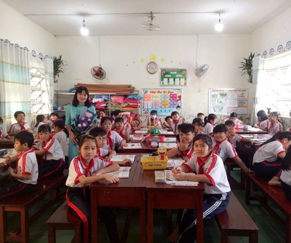 Cô giáo tận tâm với sự nghiệp “trồng người” ở quê hương Hòn Đất - Anh 3