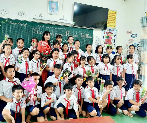 Cô giáo tận tâm với sự nghiệp “trồng người” ở quê hương Hòn Đất - Anh 2