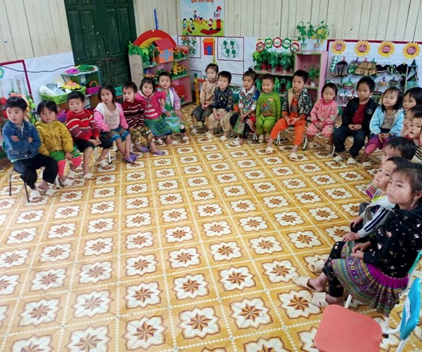 Báo Văn hóa trao quà bạn đọc đến cô trò điểm trường mầm non Sán Trá - Anh 4
