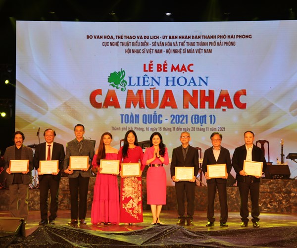 Bế mạc Liên hoan Ca Múa Nhạc toàn quốc 2021 (đợt 1):  Nhiều điểm sáng về nghệ thuật - Anh 9