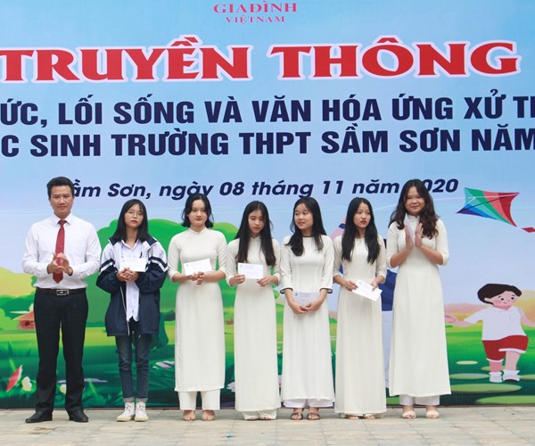Tăng cường sự lãnh đạo  của Đảng đối với công tác xây dựng gia đình trong tình hình mới - Anh 1
