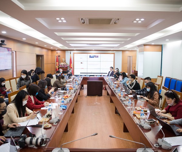 Báo chí tác nghiệp như thế nào đối với vấn đề bạo hành phụ nữ và trẻ em gái? - Anh 2