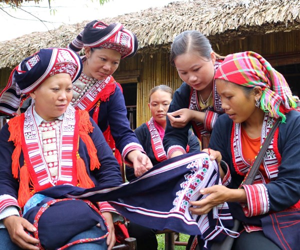 Phe duyet De an “Bao ton, phat huy gia tri dan ca, dan vu, dan nhac cua cac dan toc thieu so gan voi phat trien du lich - Anh 6