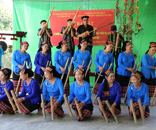 Phe duyet De an “Bao ton, phat huy gia tri dan ca, dan vu, dan nhac cua cac dan toc thieu so gan voi phat trien du lich - Anh 5