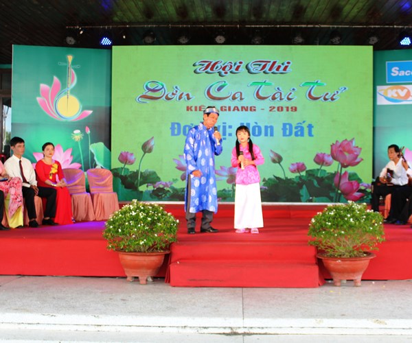 Gìn giữ giá trị truyền thống nghệ thuật Đờn ca tài tử ở Kiên Giang - Anh 1