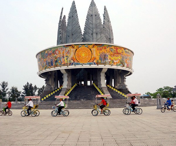 Quảng Ninh: TP Móng Cái và Hạ Long mở lại các dịch vụ phụ trợ phát triển du lịch từ 16.2 - Anh 1