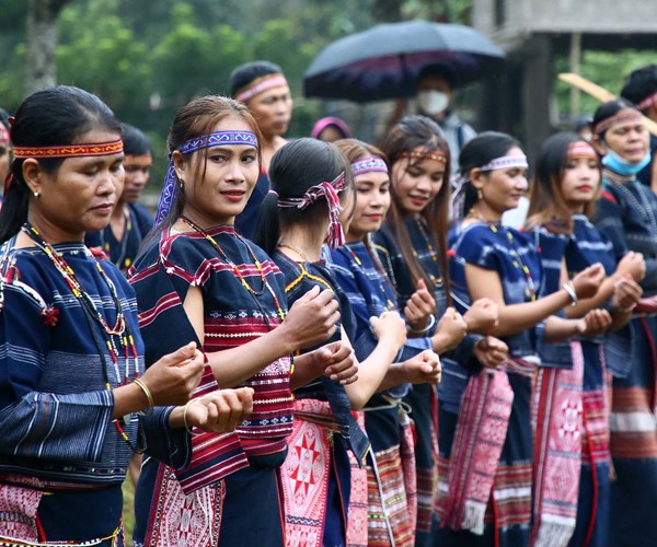Du khách trải nghiệm các hoạt động văn hóa tại Ngày hội Sắc xuân trên mọi miền Tổ quốc - Anh 8