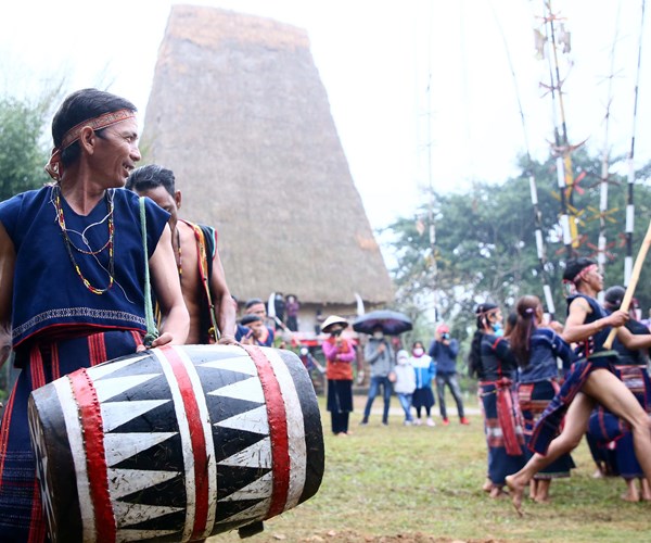 Du khách trải nghiệm các hoạt động văn hóa tại Ngày hội Sắc xuân trên mọi miền Tổ quốc - Anh 6