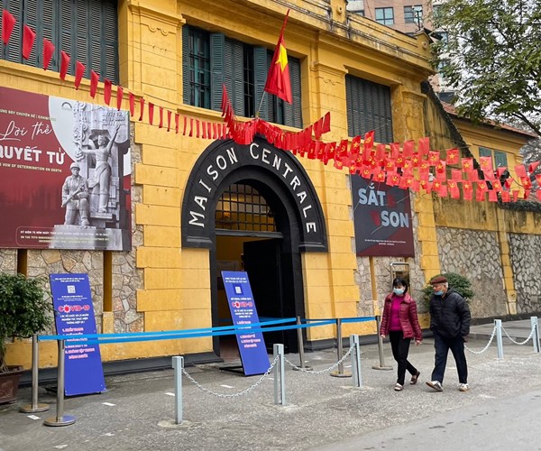 Cac di tich, danh lam thang canh Ha Noi mo cua don khach tro lai - Anh 1