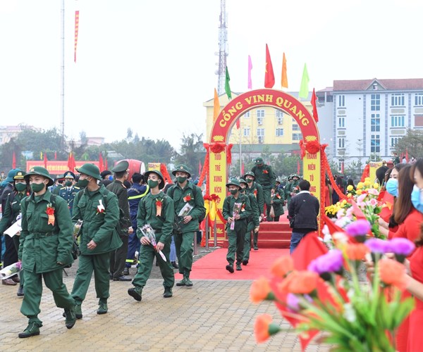 Thanh nien Ha Noi phan khoi, san sang len duong nhap ngu - Anh 2