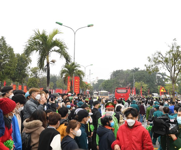 Thanh nien Ha Noi phan khoi, san sang len duong nhap ngu - Anh 11