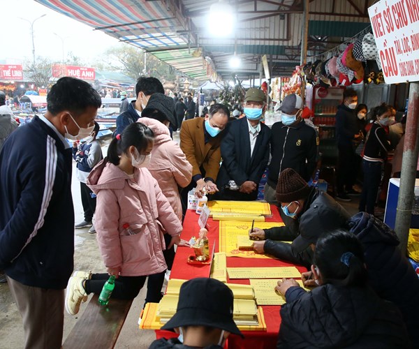 Chùa Hương không ùn tắc trong ngày khai hội - Anh 1