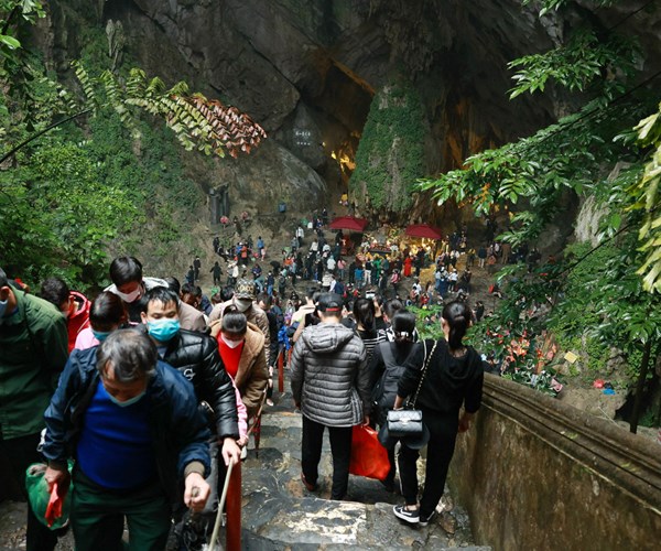Chua Huong khong un tac trong ngay khai hoi - Anh 5