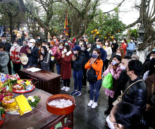 Chua Huong khong un tac trong ngay khai hoi - Anh 7