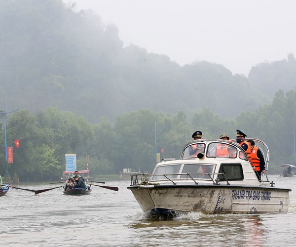 Chua Huong khong un tac trong ngay khai hoi - Anh 16