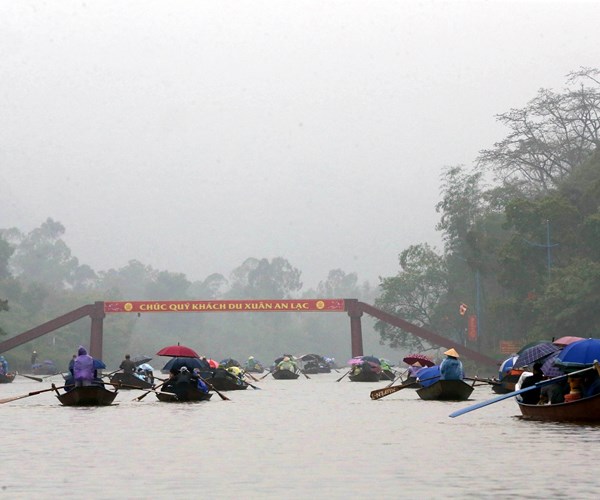 Chua Huong khong un tac trong ngay khai hoi - Anh 3