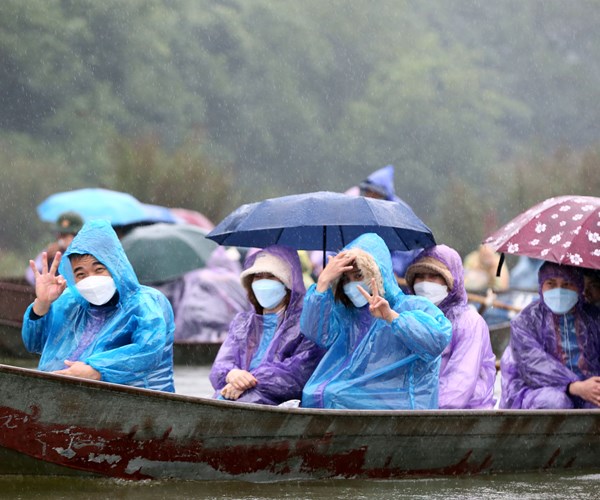 Chua Huong khong un tac trong ngay khai hoi - Anh 15