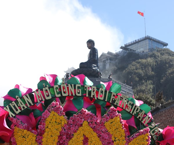 Du xuân cầu an trên đỉnh thiêng Fansipan - những trải nghiệm đáng thử - Anh 1