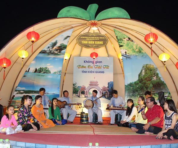 Liên hoan Đờn ca tài tử quốc gia lần thứ III - Cần Thơ - Anh 1