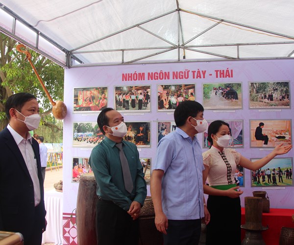 Trung bay, quang ba san pham du lich tai Le hoi Hoa Ban 2022 - Anh 4