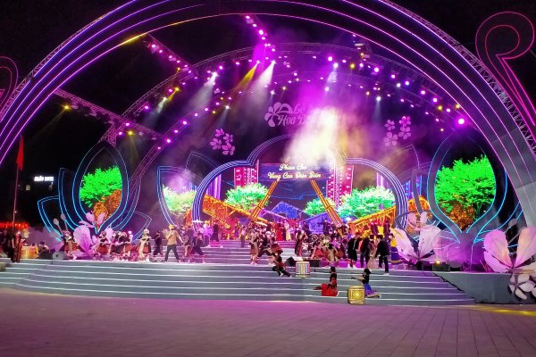 Trung bay, quang ba san pham du lich tai Le hoi Hoa Ban 2022 - Anh 6