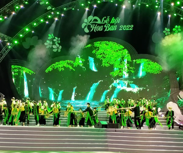 Trung bay, quang ba san pham du lich tai Le hoi Hoa Ban 2022 - Anh 8