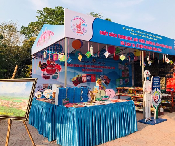 Trung bay, quang ba san pham du lich tai Le hoi Hoa Ban 2022 - Anh 5