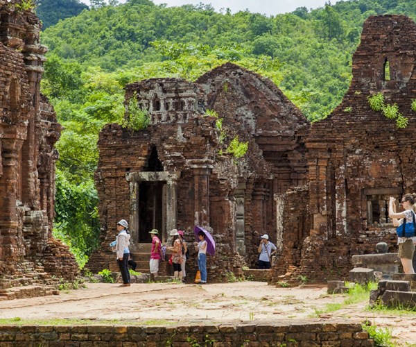 Báo Mỹ: Việt Nam mở cửa du lịch thuận tiện hàng đầu Đông Nam Á - Anh 1