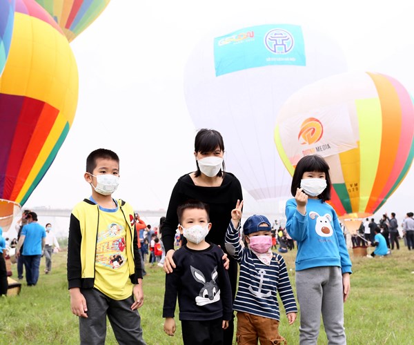 Trai nghiem thu vi voi khinh khi cau bay giua long Ha Noi - Anh 10