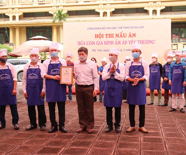 Công đoàn Bộ VHTTDL: Triển khai những nhiệm vụ trọng tâm công tác nữ công năm 2022 - Anh 1