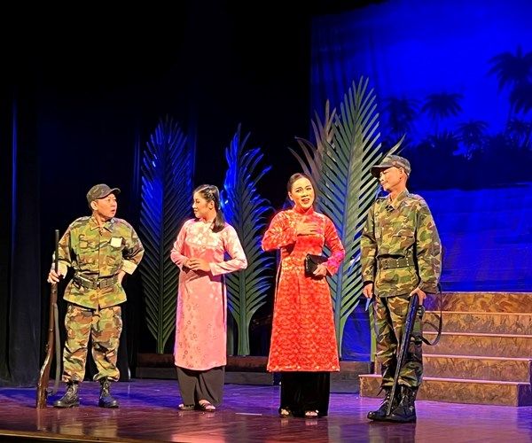 Nỗ lực đưa tuồng đến với khán giả trẻ bằng đề tài cách mạng - Anh 4