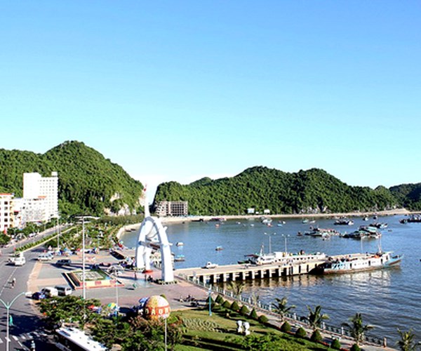 Hải Phòng bắn pháo hoa nhân dịp khai mạc Du lịch Cát Bà 2022 - Anh 1