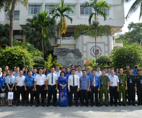 Phát huy tinh thần, trí tuệ của tuổi trẻ Trường Đại học Văn hóa Hà Nội - Anh 1