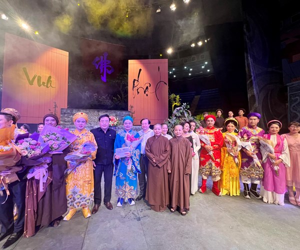 Hy vọng có thêm những đạo diễn trẻ cho sân khấu - Anh 1