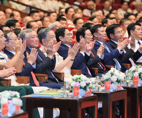 Tự hào, xúc động với “60 năm vang mãi bản hùng ca” - Anh 1
