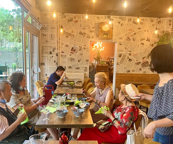 Góc phố cổ Hà Nội ở giữa Paris - Anh 2