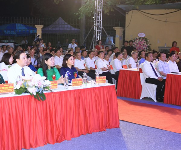 Quận Tây Hồ đón Bằng di tích quốc gia nơi Bác Hồ ở và làm việc - Anh 3