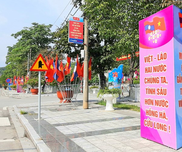 Sẵn sàng cho Lễ khai mạc Ngày hội giao lưu VHTTDL vùng biên giới Việt Nam-Lào - Anh 5