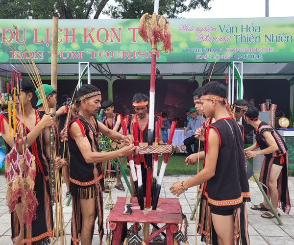 Khai mạc các hoạt động trong khuôn khổ Ngày hội giao lưu VHTTDL vùng biên giới Việt Nam-Lào - Anh 2